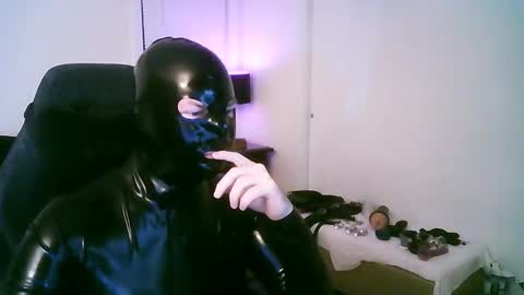 Snapshot of latexminheadroom chatting on October 29, 2025, 2:25 am latexminheadroom online show from October 29, 2025, 2:25 am