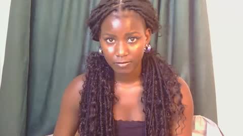 latiffaah_xx online show from March 23, 2026, 11:36 am