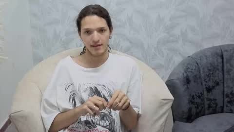 Snapshot of latin_boi6 chatting on November 28, 2025, 11:18 pm Angel online show from November 28, 2025, 11:18 pm