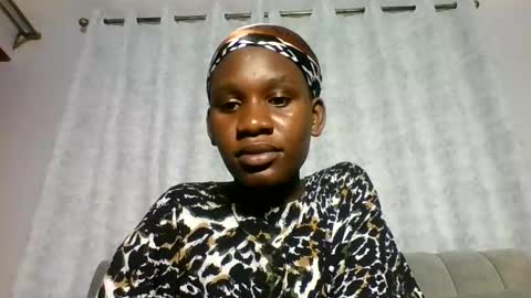 Latina online show from April 10, 2026, 4:55 pm