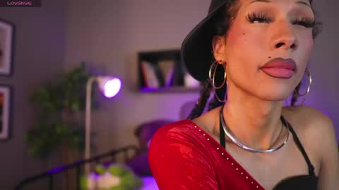 latinaflexqueen online show from May 6, 2026, 10:15 pm
