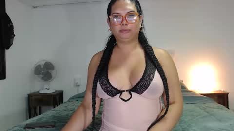 Snapshot of latinaflower_ts chatting on October 18, 2025, 12:02 am FLOR SALVAJE online show from October 18, 2025, 12:02 am