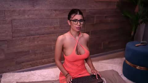 Latina online show from October 13, 2025, 4:51 pm