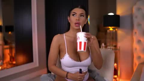 Latina online show from June 28, 2026, 6:25 pm