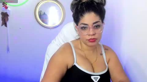 latinamav22 online show from June 25, 2026, 2:44 am