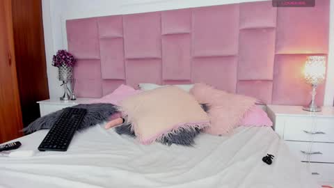 B I A N C A - AND - N I K K I online show from December 18, 2024, 2:28 pm