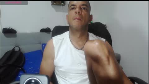 latinmartin254 online show from May 1, 2026, 3:22 am