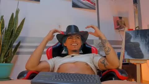 Snapshot of latino_boysmiles chatting on March 4, 2026, 1:33 am latino_boysmiles online show from March 4, 2026, 1:33 am