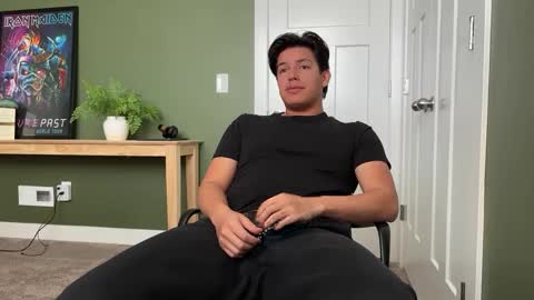 latino_hotcb1 online show from February 4, 2025, 5:55 pm