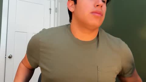 latino_hotcb1 online show from February 24, 2025, 4:58 pm