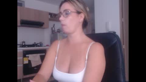 Snapshot of latinpaprika chatting on February 17, 2025, 12:43 am latinpaprika online show from February 17, 2025, 12:43 am