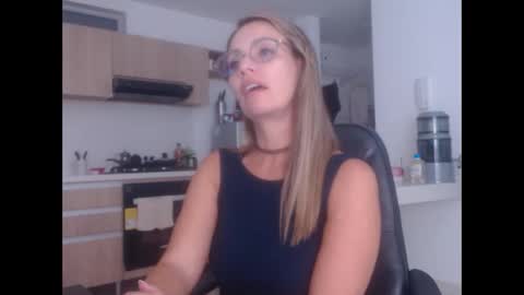 Snapshot of latinpaprika chatting on October 23, 2025, 11:14 pm latinpaprika online show from October 23, 2025, 11:14 pm