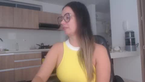 Snapshot of latinpaprika chatting on June 8, 2026, 2:45 am latinpaprika online show from June 8, 2026, 2:45 am