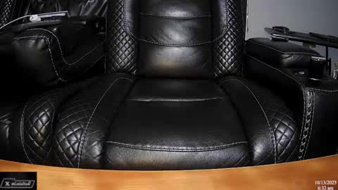 Snapshot of latinstud7 chatting on October 13, 2025, 11:32 am Nico online show from October 13, 2025, 11:32 am