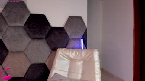 Snapshot of latrellx7 chatting on February 24, 2026, 3:37 am LEANDRO online show from February 24, 2026, 3:37 am