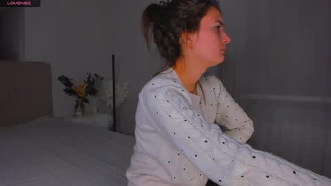 Snapshot of laura__leee chatting on December 23, 2024, 6:22 am Laura online show from December 23, 2024, 6:22 am