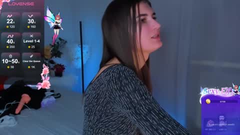 Snapshot of laura__leee chatting on December 25, 2024, 12:47 pm Laura online show from December 25, 2024, 12:47 pm