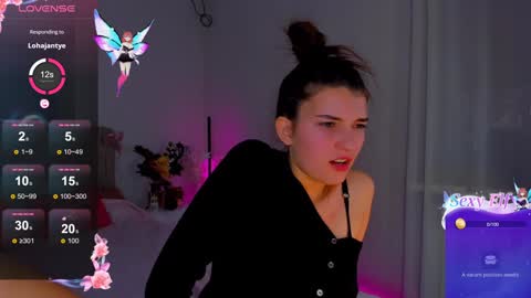 Snapshot of laura__leee chatting on December 29, 2024, 12:23 pm Laura online show from December 29, 2024, 12:23 pm