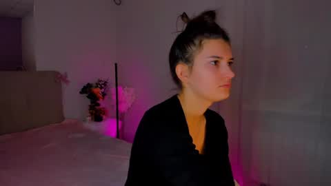 Snapshot of laura__leee chatting on January 8, 2025, 6:31 am Laura online show from January 8, 2025, 6:31 am