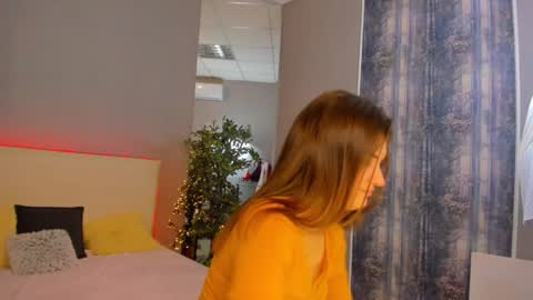 Snapshot of laura__leee chatting on January 18, 2025, 6:24 am Laura online show from January 18, 2025, 6:24 am