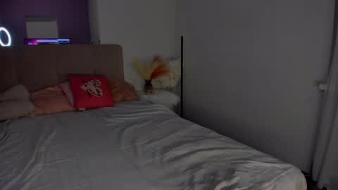 Snapshot of laura__leee chatting on February 14, 2025, 6:02 am Laura online show from February 14, 2025, 6:02 am