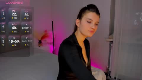 Snapshot of laura__leee chatting on February 18, 2025, 12:39 pm Laura online show from February 18, 2025, 12:39 pm