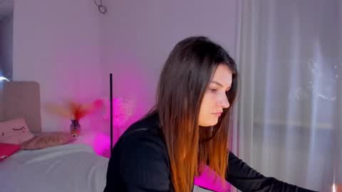 Snapshot of laura__leee chatting on March 8, 2025, 6:10 am Laura online show from March 8, 2025, 6:10 am