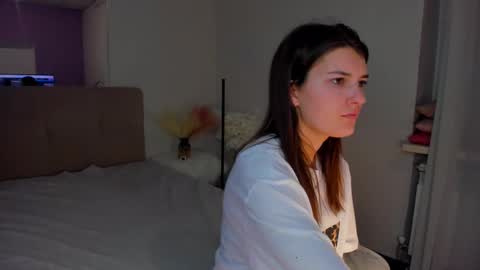 Snapshot of laura__leee chatting on March 11, 2025, 6:21 am Laura online show from March 11, 2025, 6:21 am