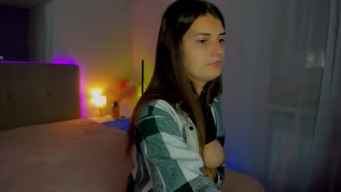 Snapshot of laura__leee chatting on September 26, 2025, 6:06 am Laura online show from September 26, 2025, 6:06 am