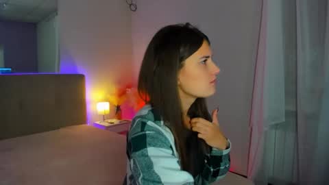 Snapshot of laura__leee chatting on October 3, 2025, 5:37 am Laura online show from October 3, 2025, 5:37 am