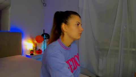 Snapshot of laura__leee chatting on October 30, 2025, 6:26 am Laura online show from October 30, 2025, 6:26 am