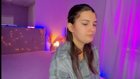 Laura online show from April 4, 2026, 4:44 am