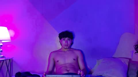 Snapshot of laura_and_kevin chatting on September 15, 2025, 2:06 pm laura_and_kevin online show from September 15, 2025, 2:06 pm