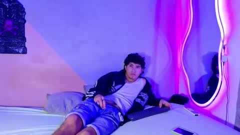 Snapshot of laura_and_kevin chatting on October 4, 2025, 1:53 pm laura_and_kevin online show from October 4, 2025, 1:53 pm