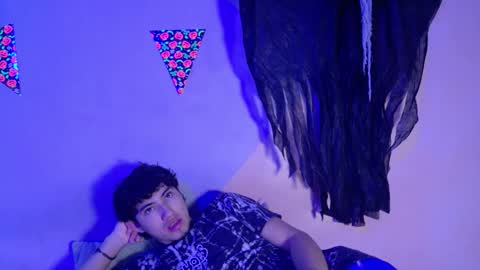 Snapshot of laura_and_kevin chatting on October 11, 2025, 2:15 pm laura_and_kevin online show from October 11, 2025, 2:15 pm