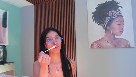 Snapshot of laura_aristizabal_19 chatting on December 27, 2024, 7:57 pm Laura online show from December 27, 2024, 7:57 pm