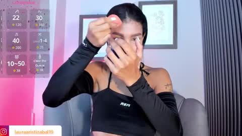 Snapshot of laura_aristizabal_19 chatting on January 31, 2025, 1:23 pm Laura online show from January 31, 2025, 1:23 pm