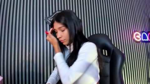 Snapshot of laura_aristizabal_19 chatting on February 7, 2025, 1:01 pm Laura online show from February 7, 2025, 1:01 pm