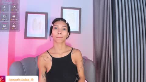 Snapshot of laura_aristizabal_19 chatting on February 16, 2025, 12:54 pm Laura online show from February 16, 2025, 12:54 pm