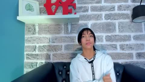 Snapshot of laura_aristizabal_19 chatting on March 3, 2025, 6:55 pm Laura online show from March 3, 2025, 6:55 pm