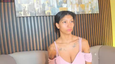 Snapshot of laura_aristizabal_19 chatting on October 18, 2025, 12:39 pm Laura online show from October 18, 2025, 12:39 pm