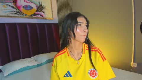 Snapshot of laura_aristizabal_19 chatting on June 27, 2026, 12:10 pm Laura online show from June 27, 2026, 12:10 pm