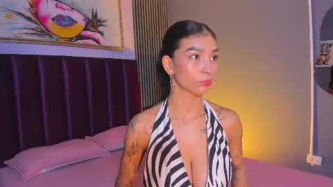 Snapshot of laura_aristizabal_19 chatting on July 4, 2026, 12:11 pm Laura online show from July 4, 2026, 12:11 pm