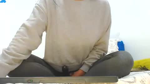 Snapshot of laura_lovingxxx chatting on June 8, 2026, 9:04 pm laura lovingxxx online show from June 8, 2026, 9:04 pm