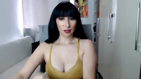 Laura online show from September 14, 2025, 7:02 pm