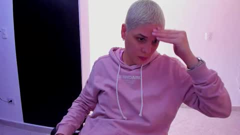 Laura Rose online show from September 10, 2025, 3:01 pm