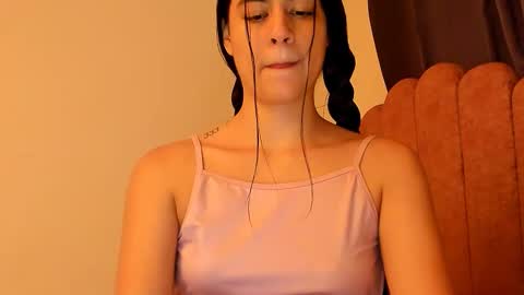 Snapshot of laura_soe chatting on February 1, 2026, 10:41 pm LAURA SOE online show from February 1, 2026, 10:41 pm