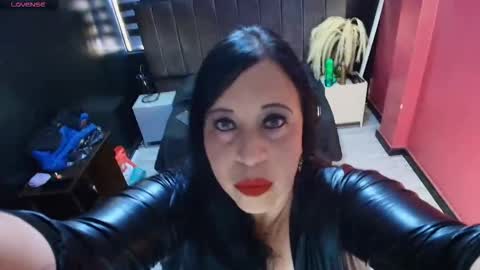 Snapshot of laura_wallets chatting on February 21, 2026, 10:00 pm Laura wallets online show from February 21, 2026, 10:00 pm
