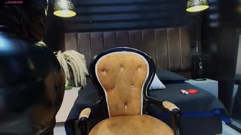 Snapshot of laura_wallets chatting on February 26, 2026, 6:29 pm Laura wallets online show from February 26, 2026, 6:29 pm