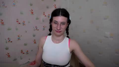 Snapshot of lauradre_ chatting on April 28, 2026, 5:45 am Laura online show from April 28, 2026, 5:45 am